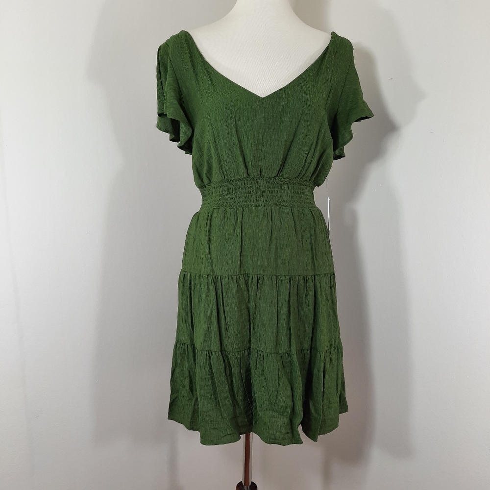 NWT City Vibes Olive ruffled split slv dress Sz L